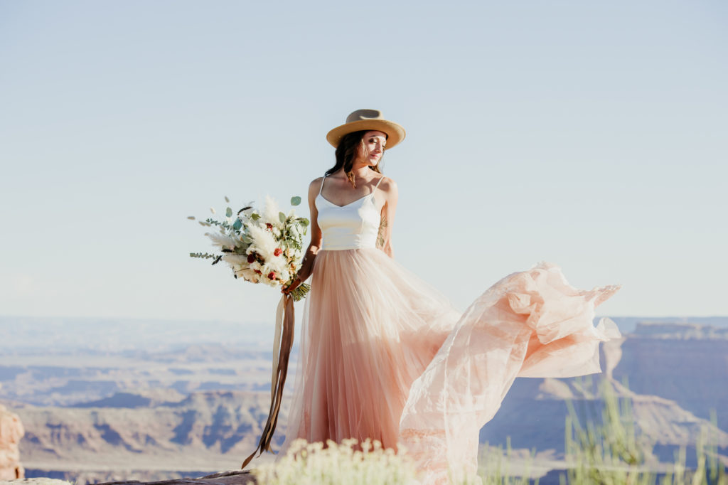 adventure elopement gear guide, what dress to wear for my elopement