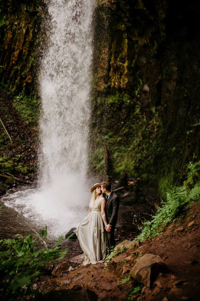 winter elopement locations, columbia river gorge elopement, best places to elope in Oregon