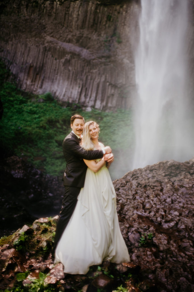 Oregon waterfall elopement locations, Oregon elopement, complete elopement checklist