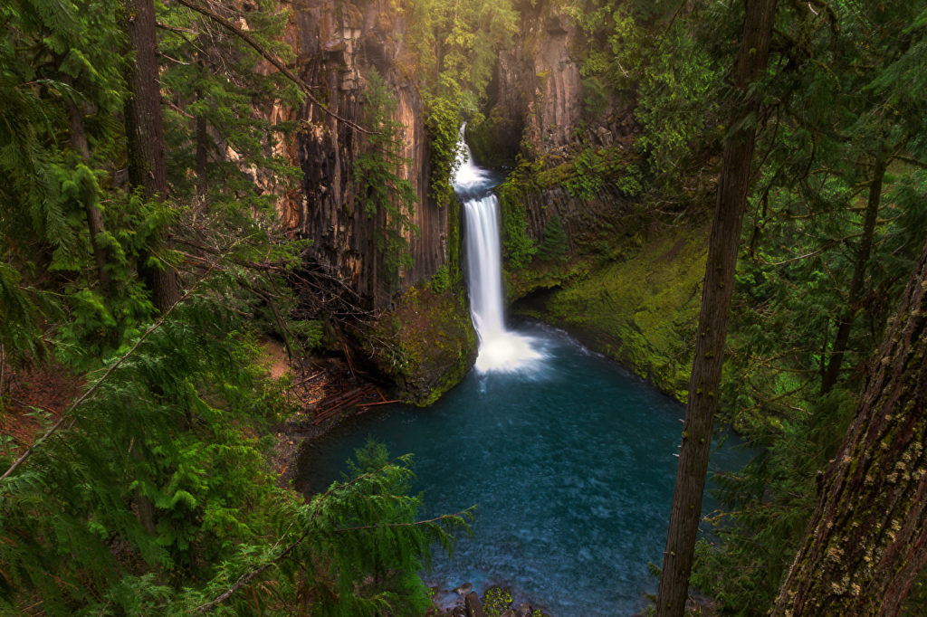 oregon waterfall elopement locations, Toketee falls Oregon