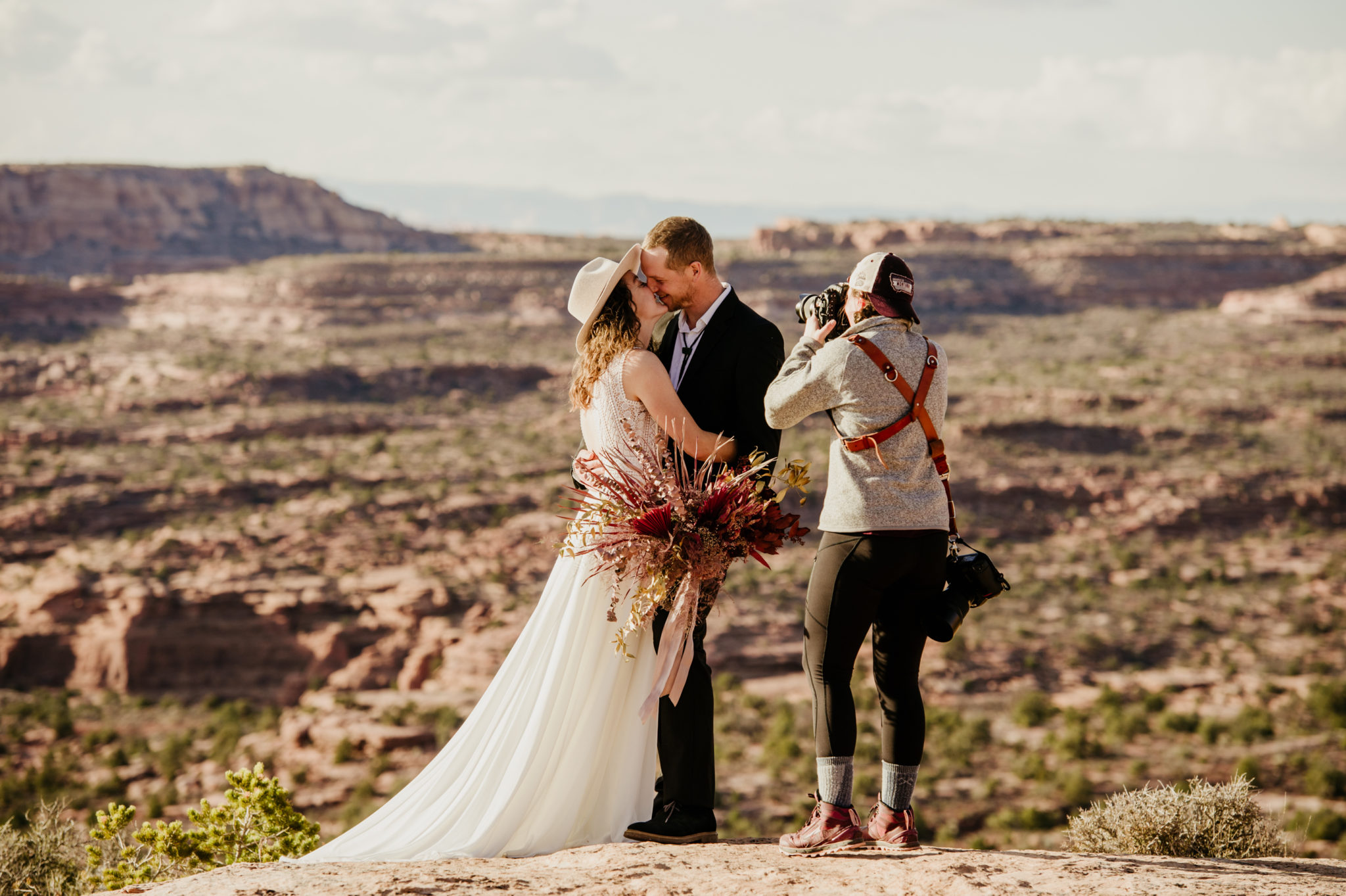 How To Elope In Arches National Park - Honeybeeweddingsmt.com