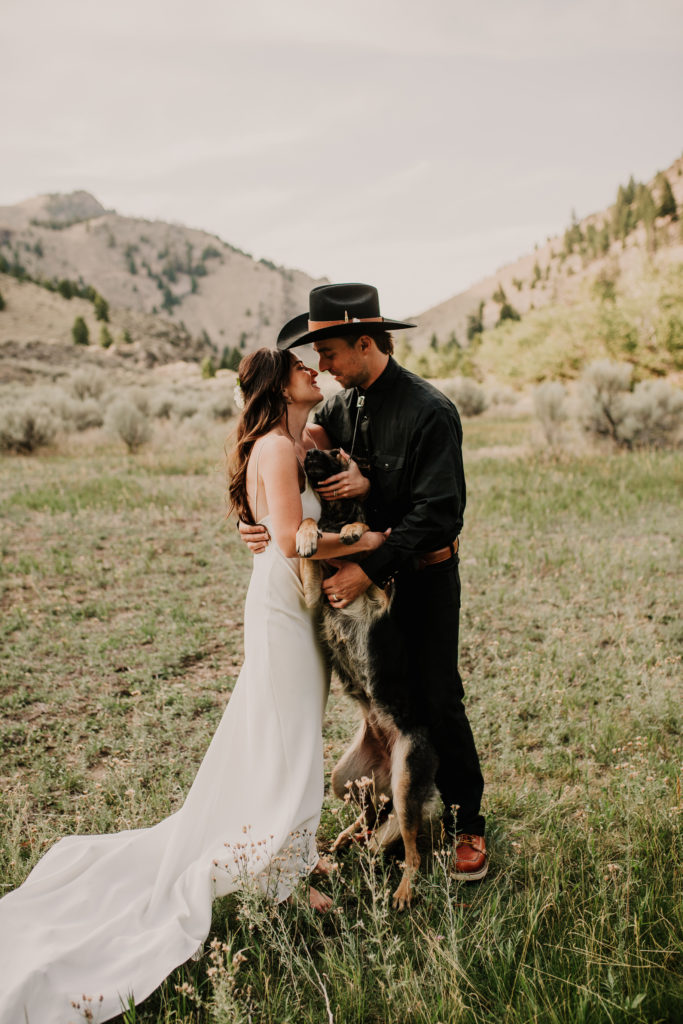 The mountains is the perfect place for a Montana micro wedding!
