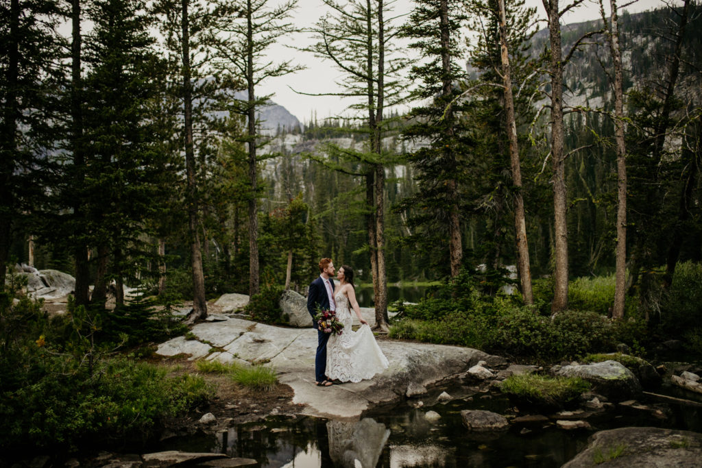 Montana hiking adventure session. Montana is the perfect place for an epic hike and gorgeous photos of you and your love. This secluded hike in Montana included an alpine lake!