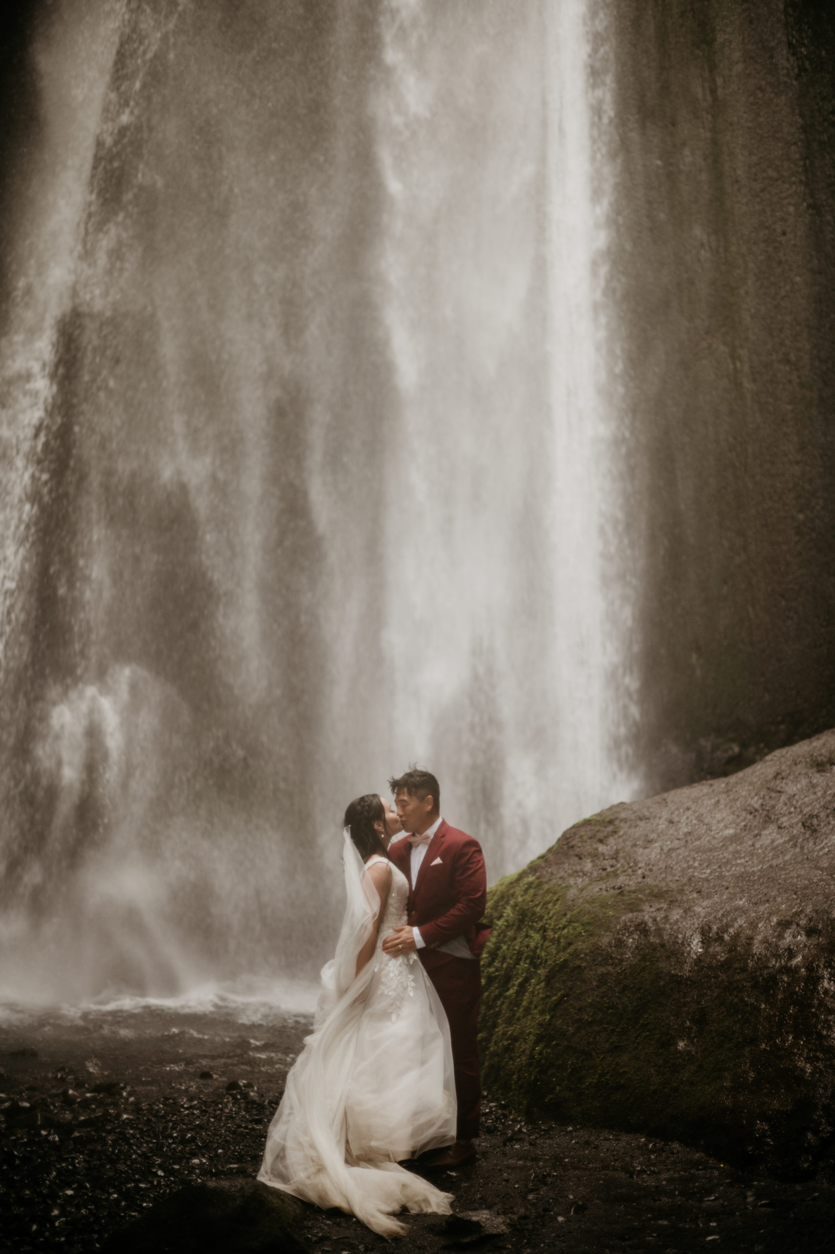 During their Iceland elopement at Reynisfjara, a bride and groom explored Skogafoss and seljalandsfoss. Iceland is a one of a kind and adventurous elopement location and MUST be explored! If you're wondering how to elope in Iceland, see how these two did it! 

Hidden waterfall at seljalandsfoss!