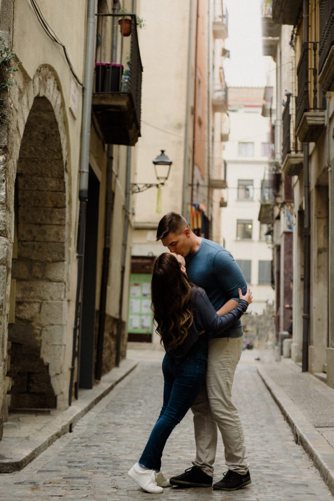Discover 16 dreamy and romantic activities for couples in Italy. Couple walking the streets of Verona on their dream vacation to Italy.