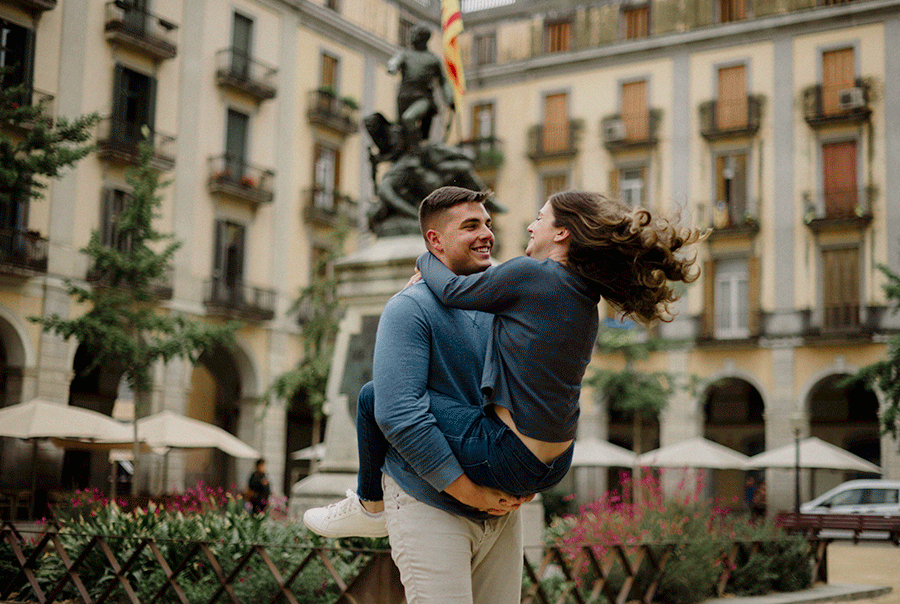 Have an eco friendly elopement by following these tips for conscious tourism. 

Spain destination wedding in Costa Brava. 