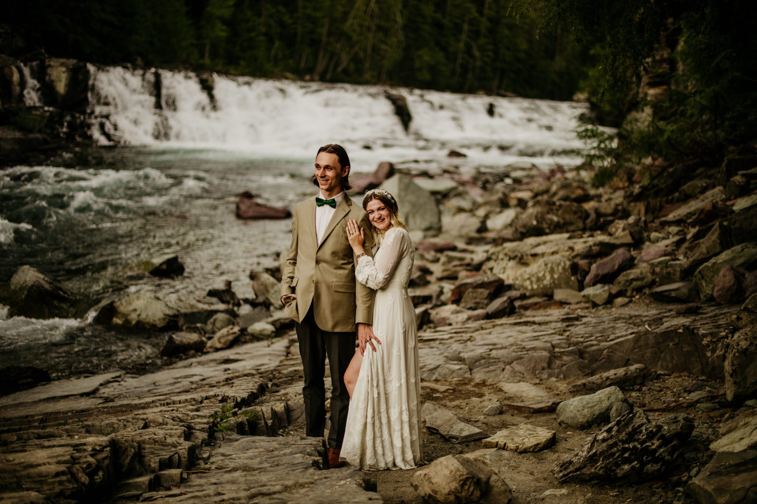 Glacier National Park micro wedding. Wedding photos on Lake McDonald. The best place for photos in Glacier National Park. Cascade Falls. 