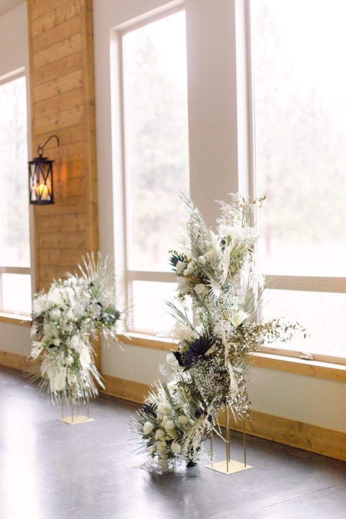 luxury winter elopement in Montana at White Raven. The best wedding venue in Montana is White Raven. Indoor ceremony inspiration.
