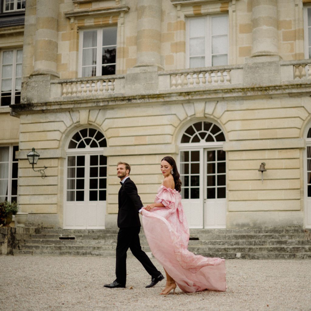 We are here to inspire you with a French château luxury elopement. BTS secrets will have your own elopement oozing luxury! Learn how to have a luxury France elopement in the countryside. 