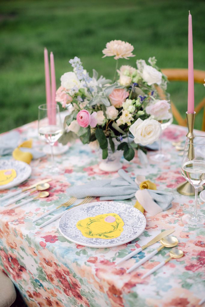 Colorful Spring Montana wedding inspiration with French garden party vibes. Contemporary wedding inspiration from a wedding styled shoot in Bozeman, Montana. The best Bozeman wedding venue is Star M Barn.