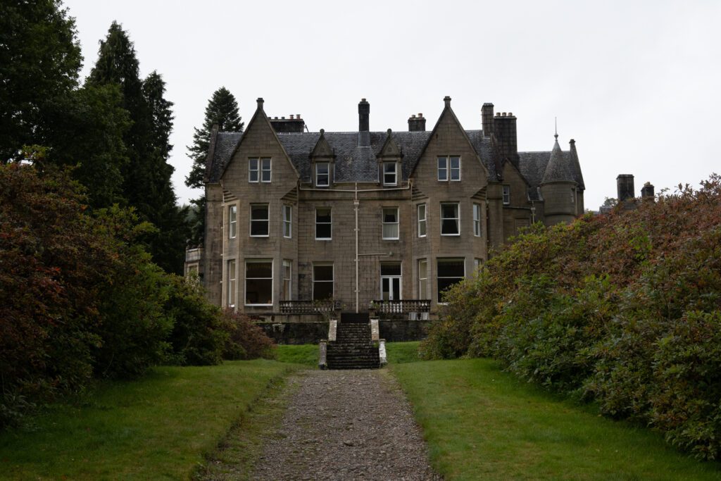 Eloping in Scotland and where to elope in Invergarry. Best place to stay in Invergarry is Glengarry Castle Hotel