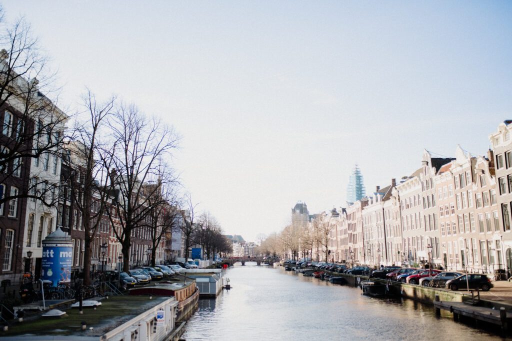 Elope in Amsterdam as an American, canals in Amsterdam