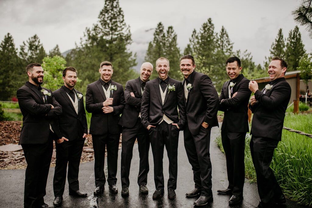 Wedding Photography Shot List, groomsmen shot list, how to pose groomsmen photos