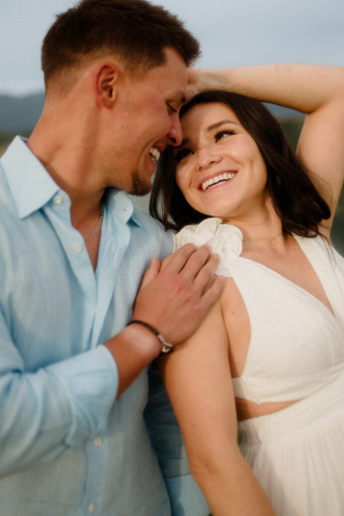 A western Montana engagement session in Polson! Stunning views, perfect light, and stylish outfits makes this shoot unforgettable.