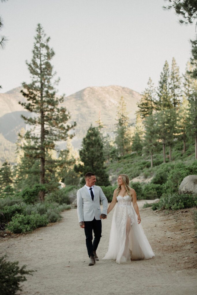 This gorg California elopement in Lake Tahoe has it all! Sunrise hike, private vows and a morning boating on the lake! PERFECTO!