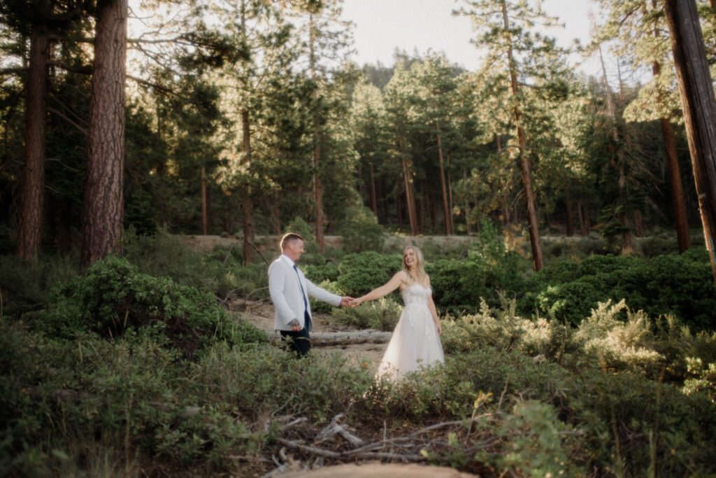 This gorg California elopement in Lake Tahoe has it all! Sunrise hike, private vows and a morning boating on the lake! PERFECTO!