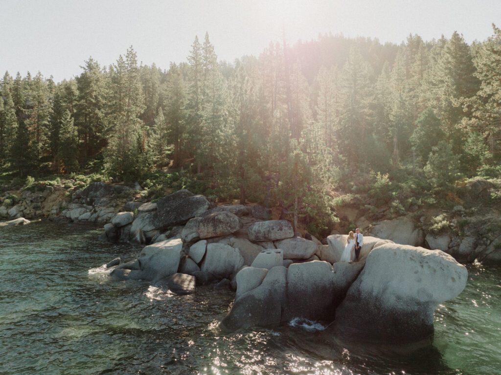 This gorg California elopement in Lake Tahoe has it all! Sunrise hike, private vows and a morning boating on the lake! PERFECTO!