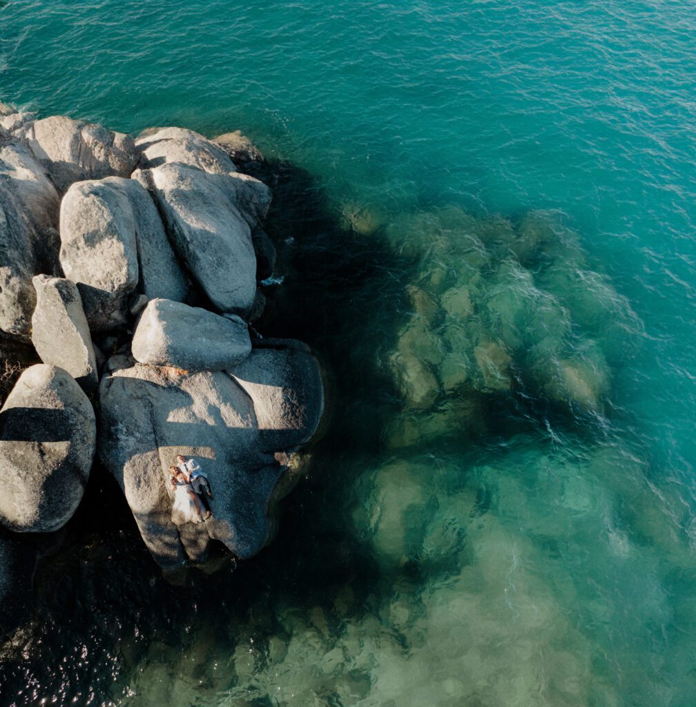 This gorg California elopement in Lake Tahoe has it all! Sunrise hike, private vows and a morning boating on the lake! PERFECTO!