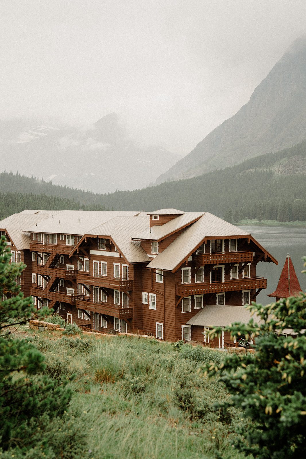 Many Glaicer Hotel in Montana 
