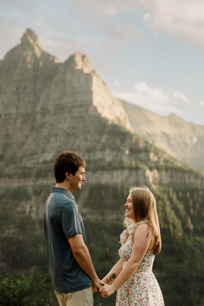 Wanna learn how to take engagement photos in Glacier? I GOTTCHU! What to wear, where to go for the best photos, and pro tips!
