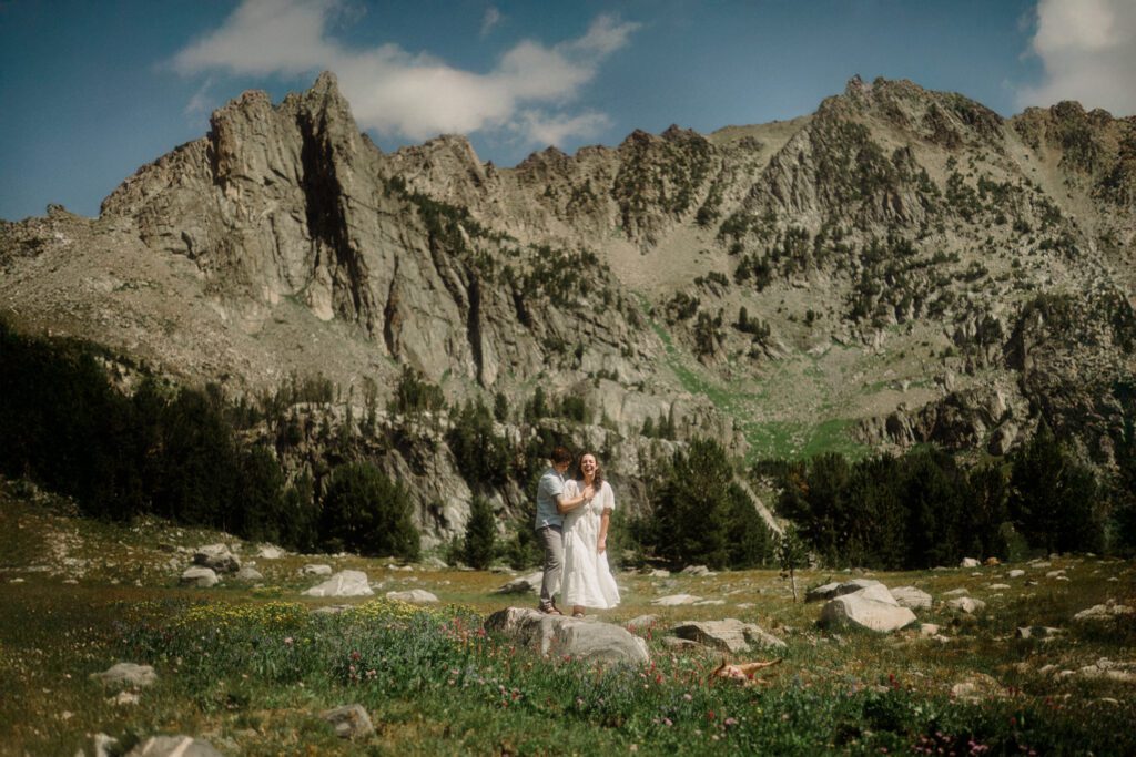 K&S's Montana hiking engagement session in Big Sky —wildflowers, adventure vibes, and pup cameos included!