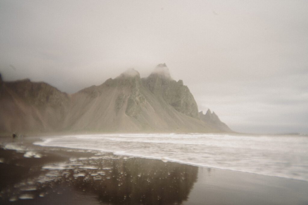 This Iceland vow renewal is pure magic—Vestrahorn peaks, Diamond Beach, waterfalls & Viking vibes. See why Iceland is the spot