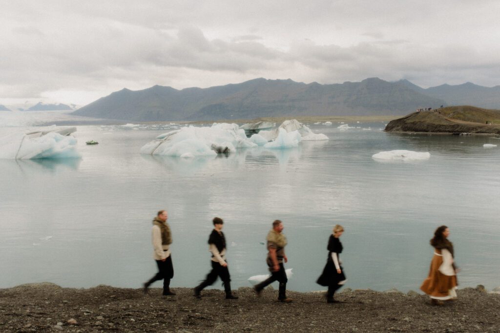 This Iceland vow renewal is pure magic—Vestrahorn peaks, Diamond Beach, waterfalls & Viking vibes. See why Iceland is the spot
