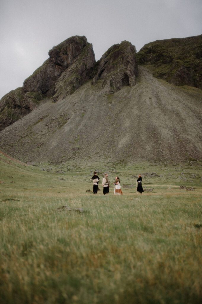 This Iceland vow renewal is pure magic—Vestrahorn peaks, Diamond Beach, waterfalls & Viking vibes. See why Iceland is the spot