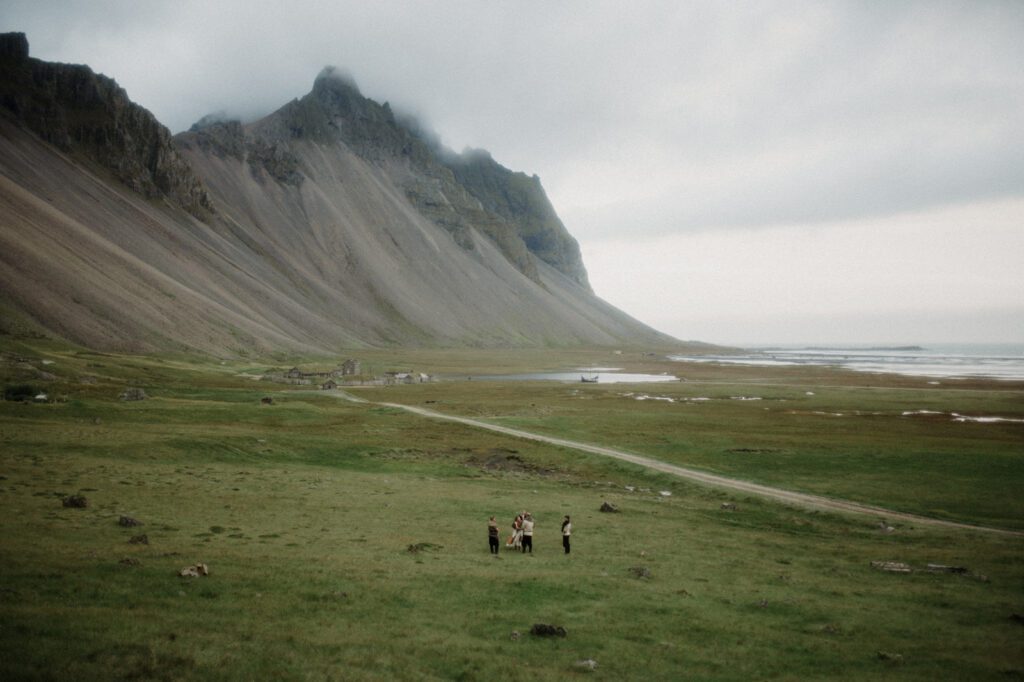This Iceland vow renewal is pure magic—Vestrahorn peaks, Diamond Beach, waterfalls & Viking vibes. See why Iceland is the spot
