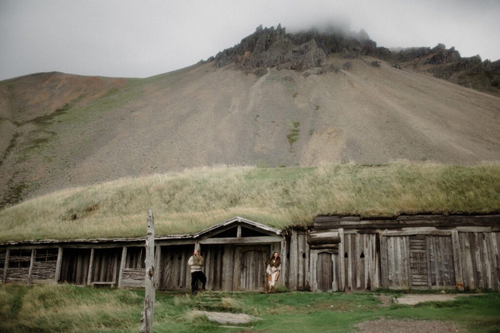 This Iceland vow renewal is pure magic—Vestrahorn peaks, Diamond Beach, waterfalls & Viking vibes. See why Iceland is the spot