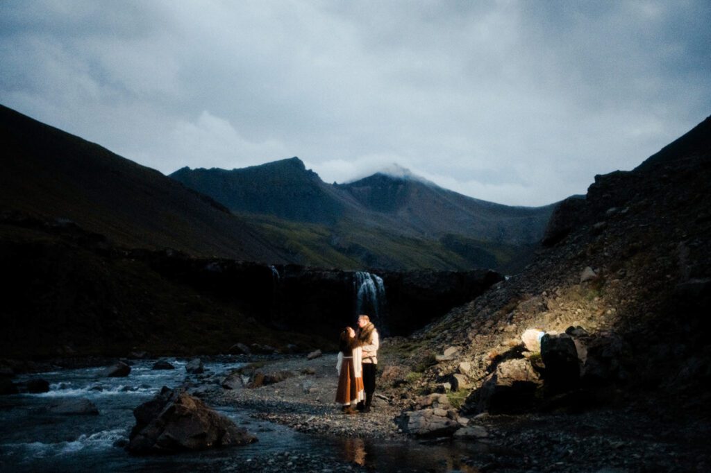 This Iceland vow renewal is pure magic—Vestrahorn peaks, Diamond Beach, waterfalls & Viking vibes. See why Iceland is the spot