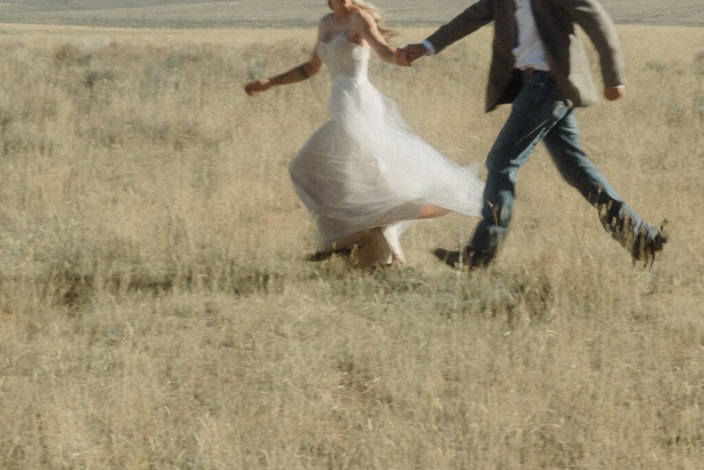Dreaming of Montana Ranch Weddings? Get the sass, the step-by-step on Montana marriage laws, and all the best Big Sky and wedding venues for your wild, western “I do.”