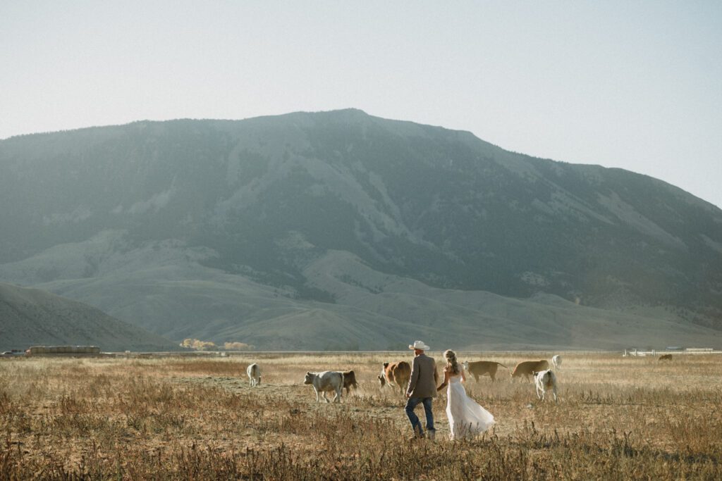 Dreaming of Montana Ranch Weddings? Get the sass, the step-by-step on Montana marriage laws, and all the best Big Sky and wedding venues for your wild, western “I do.”