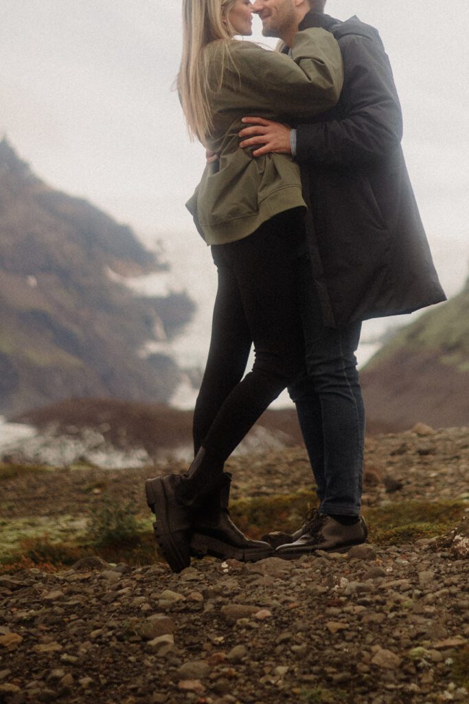 If you're looking for an engagement session in Iceland, you'll definitely want to see this! Tips and tricks for your engagement session!