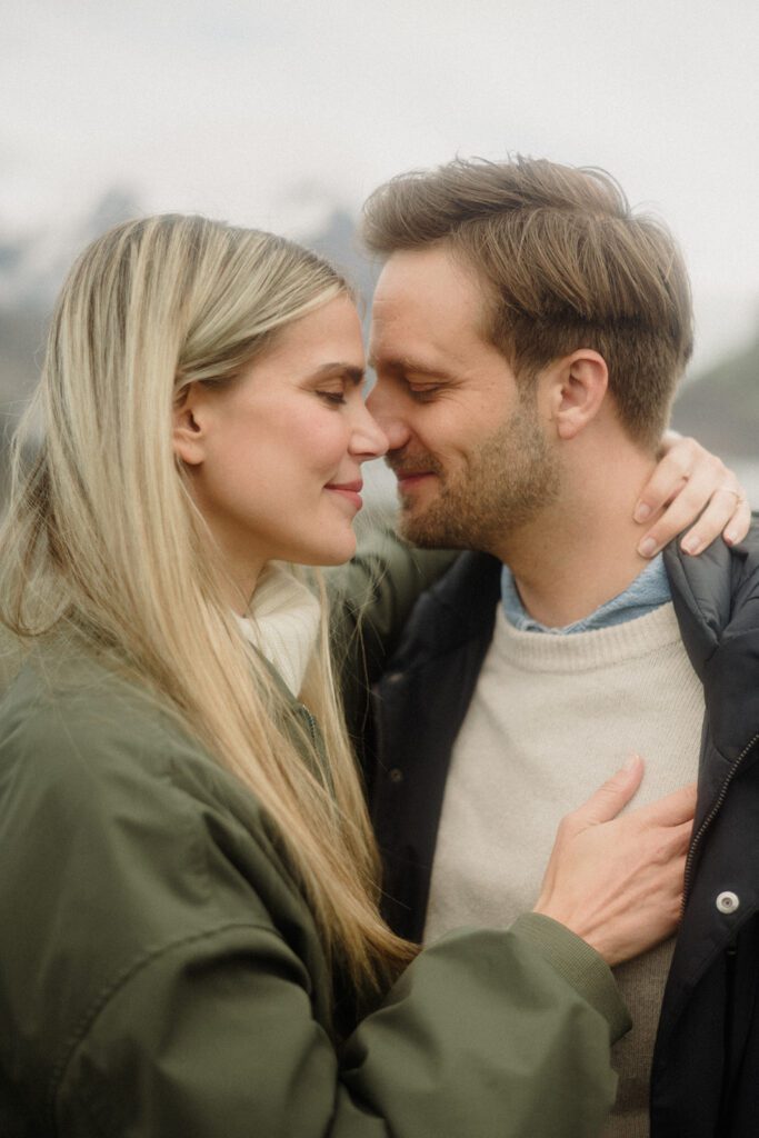 If you're looking for an engagement session in Iceland, you'll definitely want to see this! Tips and tricks for your engagement session!