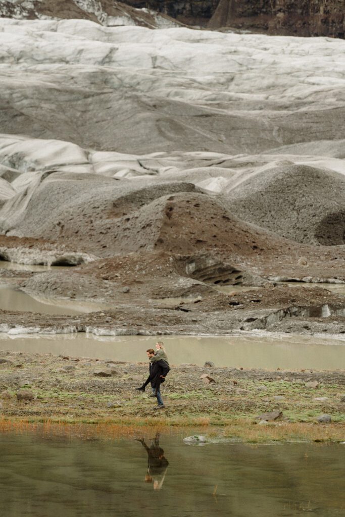 If you're looking for an engagement session in Iceland, you'll definitely want to see this! Tips and tricks for your engagement session!