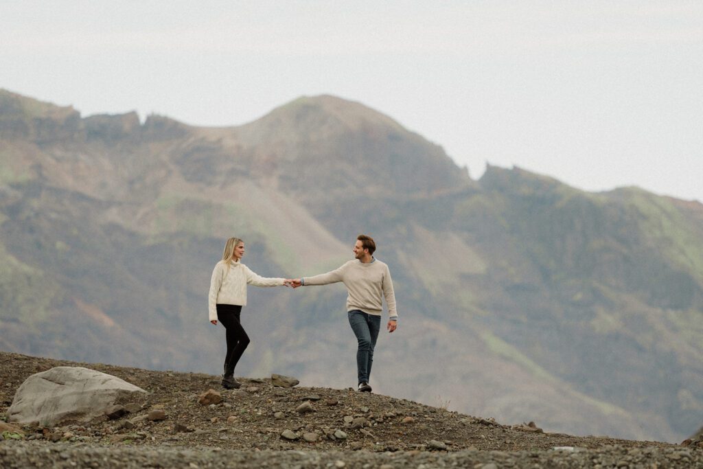 If you're looking for an engagement session in Iceland, you'll definitely want to see this! Tips and tricks for your engagement session!