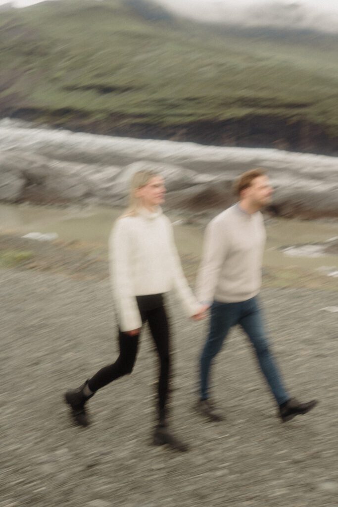 If you're looking for an engagement session in Iceland, you'll definitely want to see this! Tips and tricks for your engagement session!