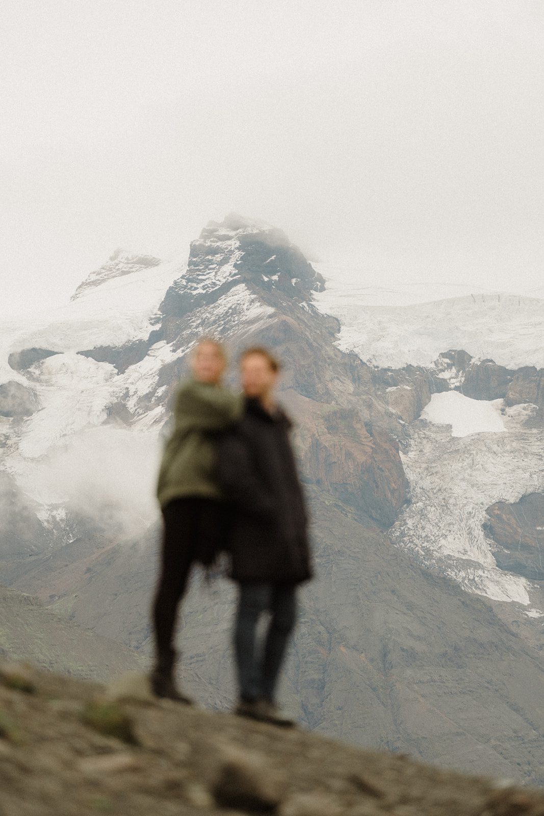 If you're looking for an engagement session in Iceland, you'll definitely want to see this! Tips and tricks for your engagement session!