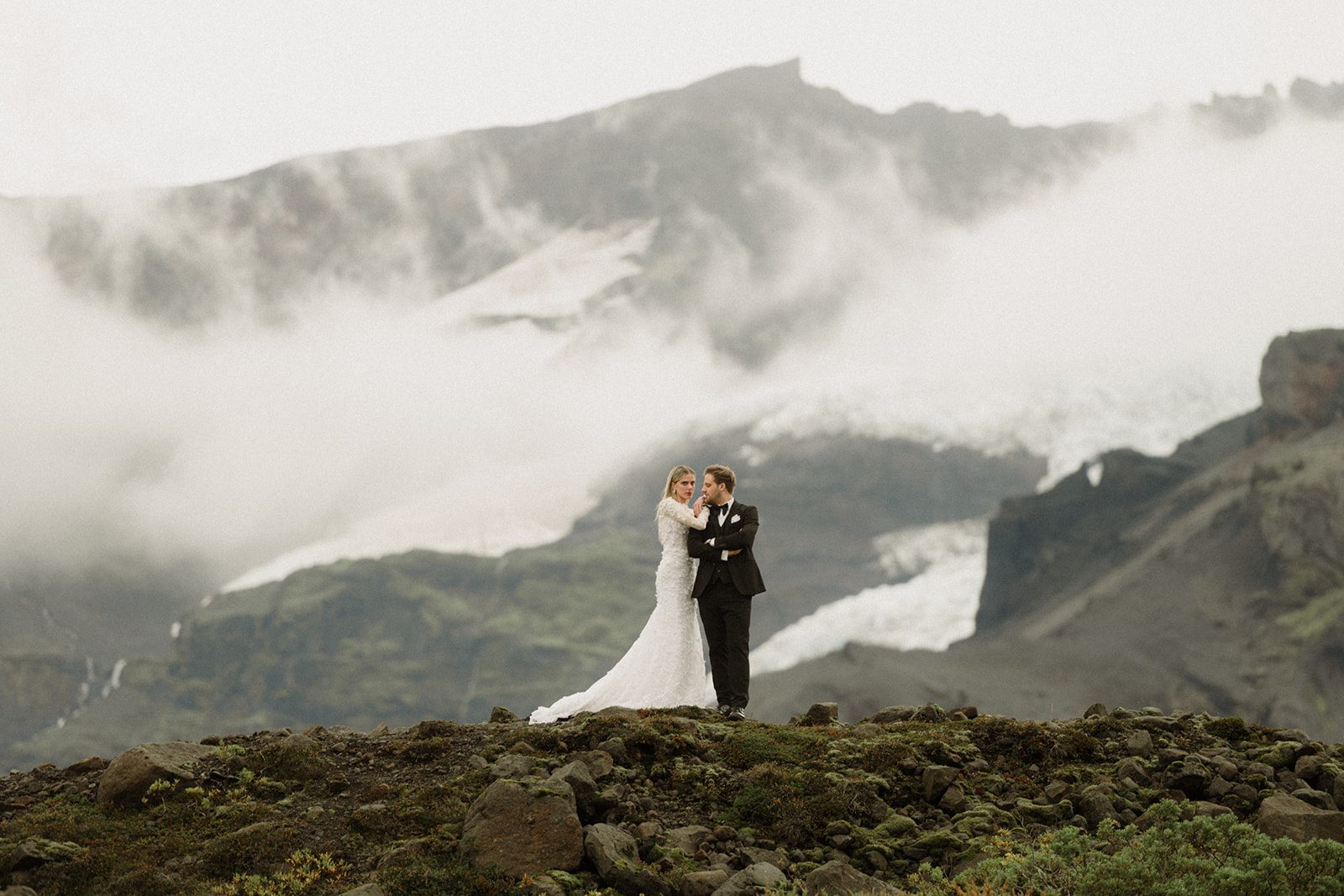 Ultimate 2026 guide on how much does it cost to elope? Real budgets, park permits, court fees, and expert tips to plan your dream adventure.