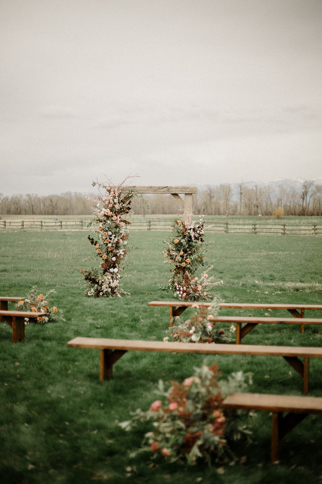 See this Bozeman wedding at Firelight Farm featuring heartfelt moments, joyful laughter, and a couple whose love shines in every photo.