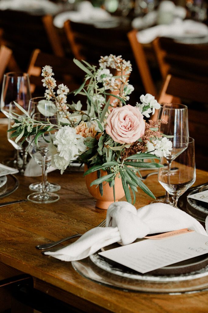 See this Bozeman wedding at Firelight Farm featuring heartfelt moments, joyful laughter, and a couple whose love shines in every photo.