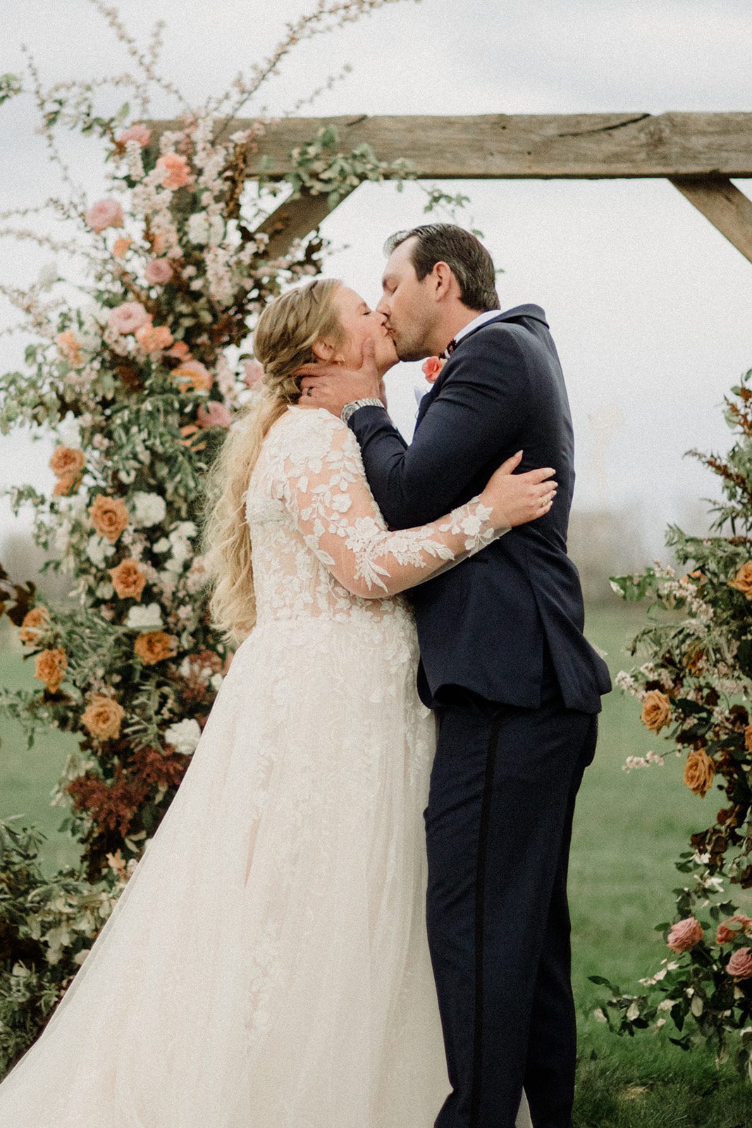 See this Bozeman wedding at Firelight Farm featuring heartfelt moments, joyful laughter, and a couple whose love shines in every photo.