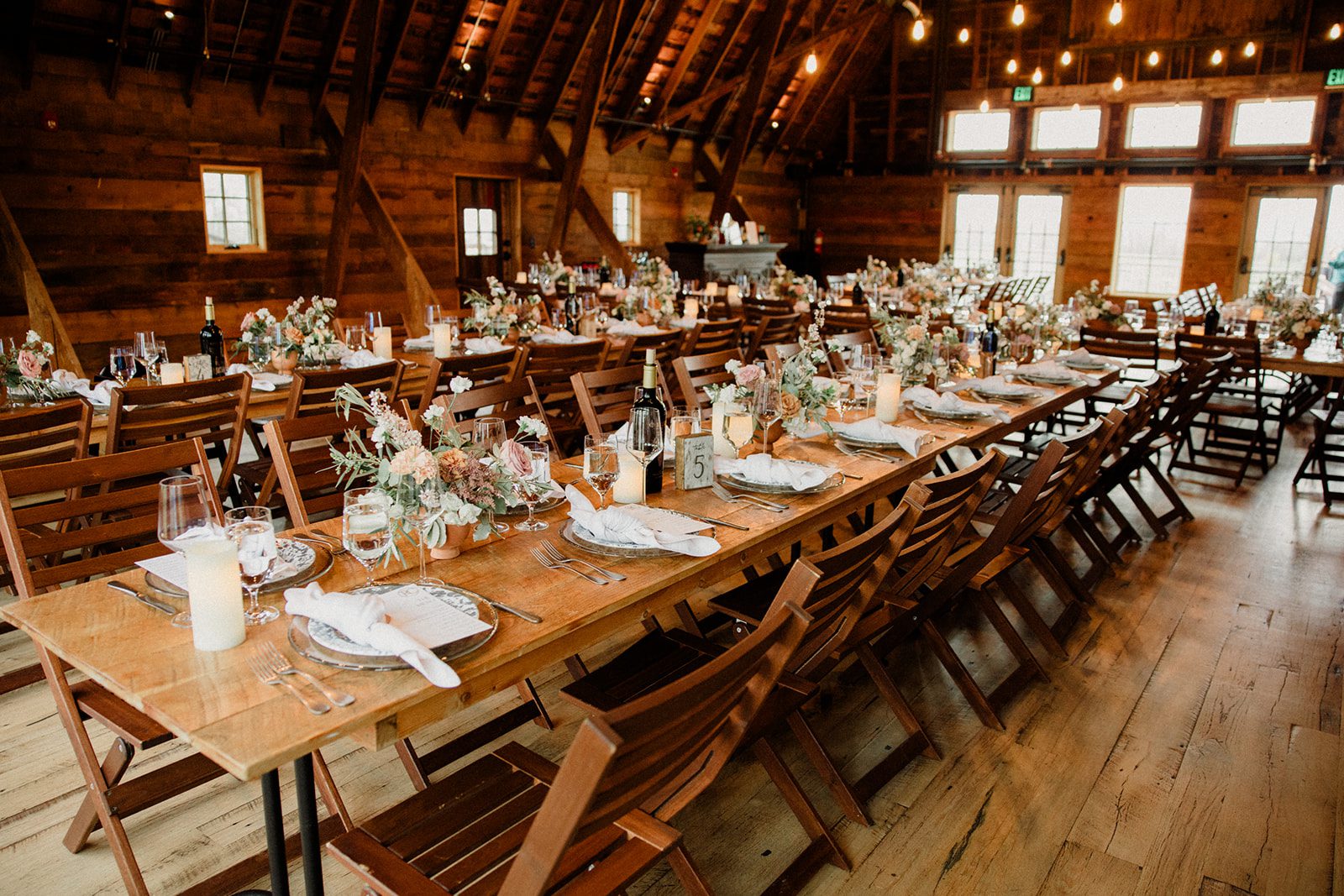 See this Bozeman wedding at Firelight Farm featuring heartfelt moments, joyful laughter, and a couple whose love shines in every photo.