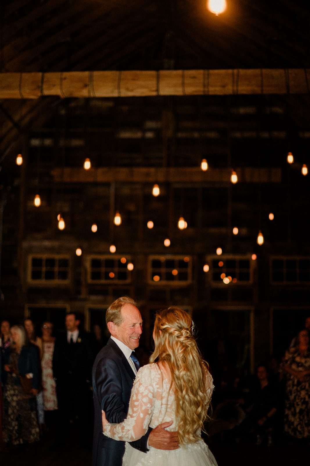 See this Bozeman wedding at Firelight Farm featuring heartfelt moments, joyful laughter, and a couple whose love shines in every photo.