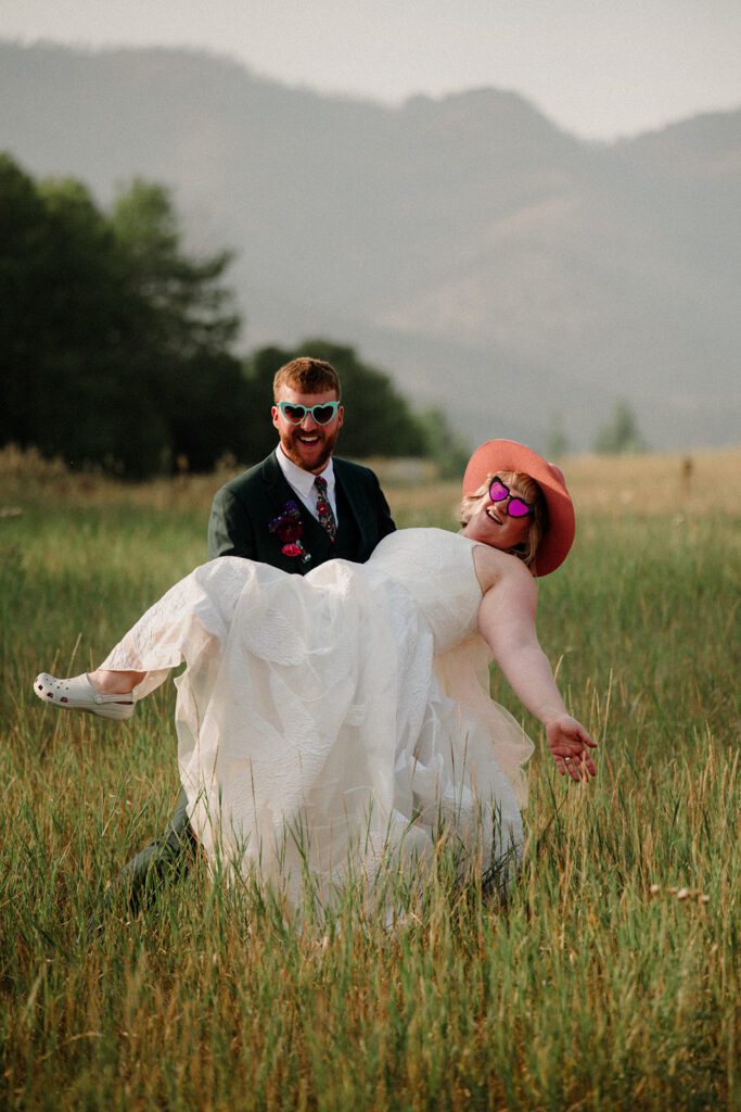 A fun non-traditional wedding in Bozeman with flower baskets, pizza, a “gaggle” wedding party, and sunset photos. See how this couple rewrote the rules.