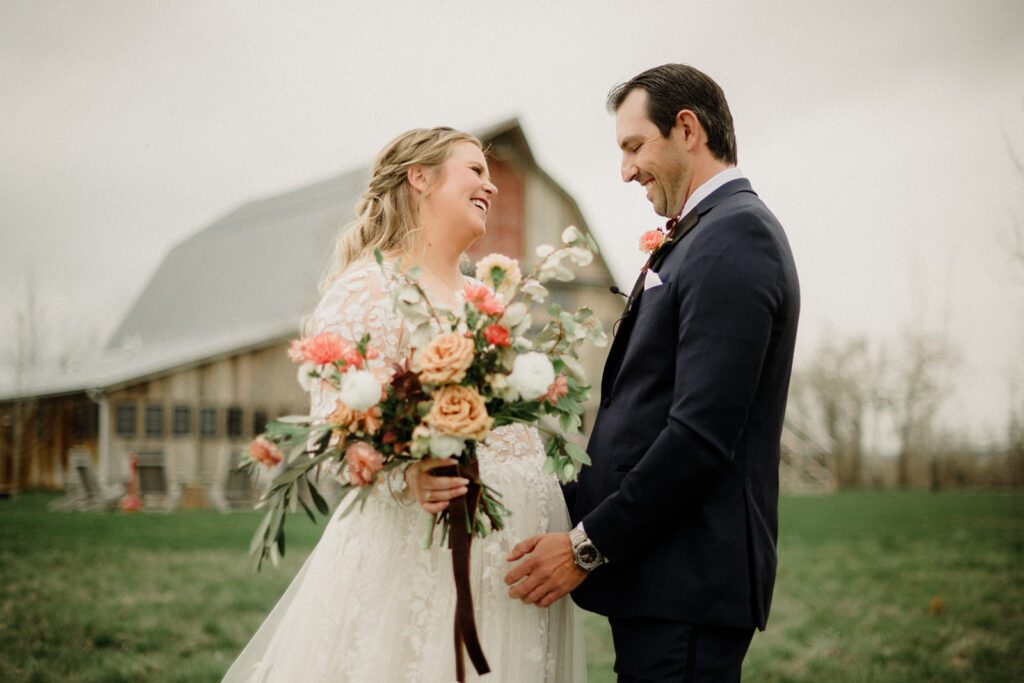 See this Bozeman wedding at Firelight Farm featuring heartfelt moments, joyful laughter, and a couple whose love shines in every photo.
