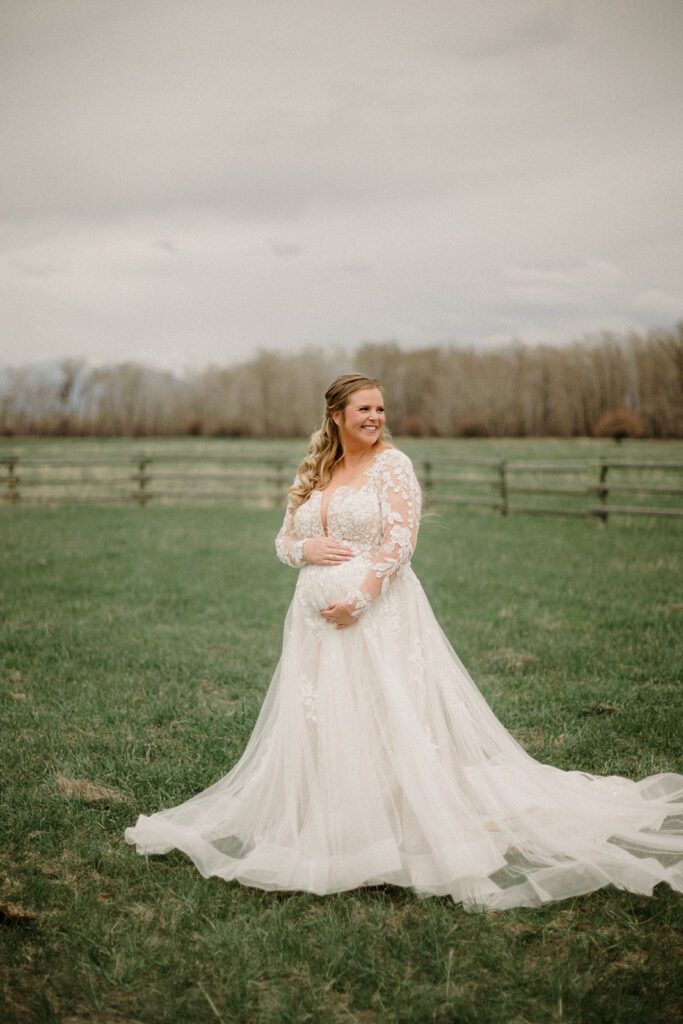 See this Bozeman wedding at Firelight Farm featuring heartfelt moments, joyful laughter, and a couple whose love shines in every photo.