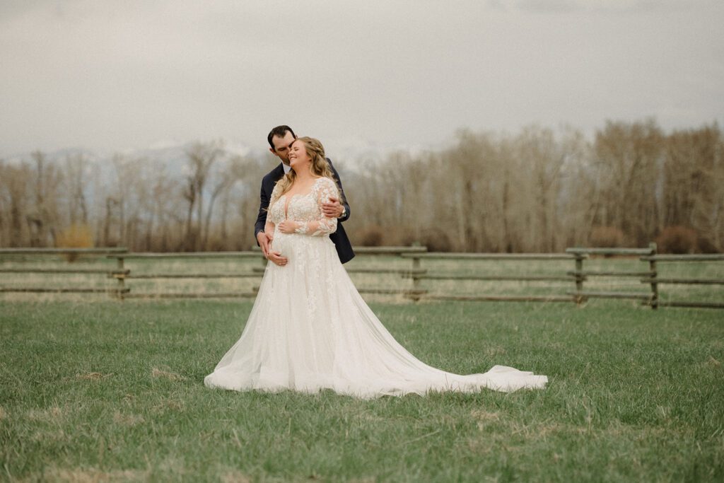 See this Bozeman wedding at Firelight Farm featuring heartfelt moments, joyful laughter, and a couple whose love shines in every photo.