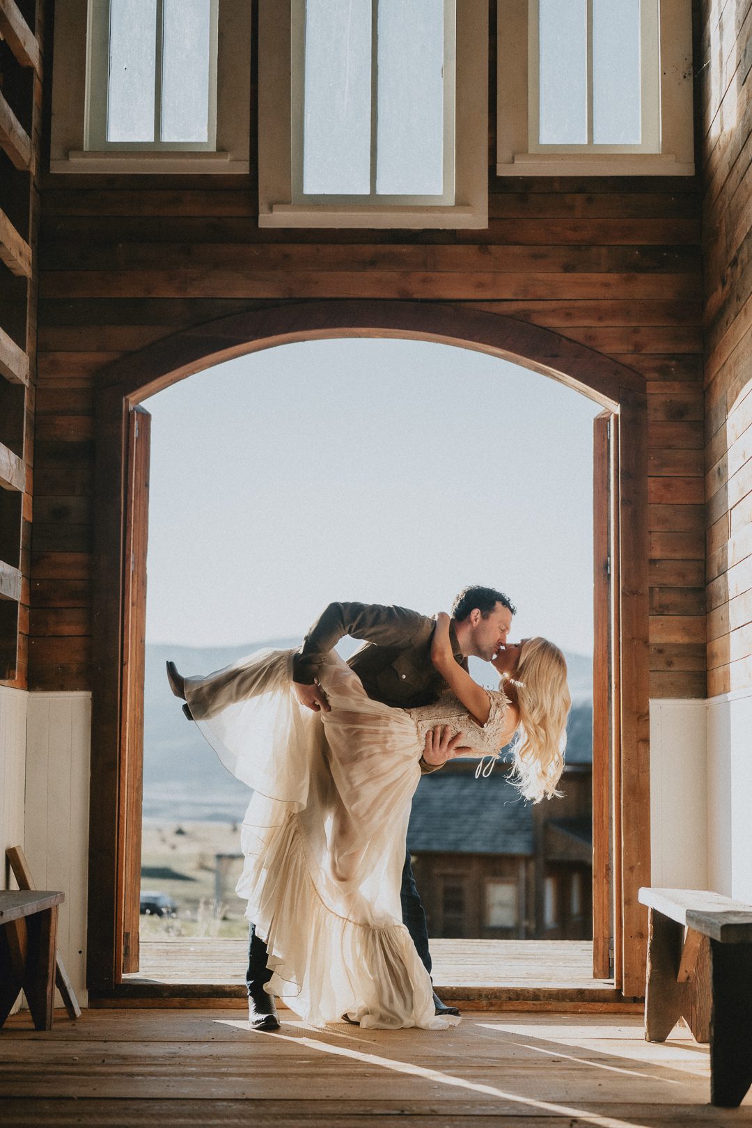 Bozeman engagement session at Yellowstone Film Ranch in Paradise Valley, Montana. Western photo ideas, outfit inspo, pricing, and expert tips.